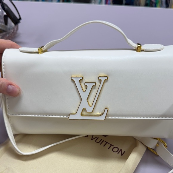Louis Vuitton White Shoulder Bag with Gold Accents - Picture 7 of 9